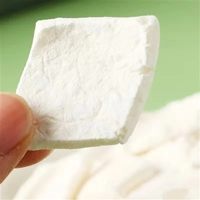 {0}تکههای نارگیل خشک شده را فریز کنید